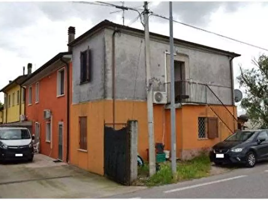 Immagine 3 di Appartamento in vendita  in Via Virgiliana 13 a Trevenzuolo