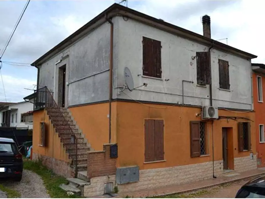 Immagine 1 di Appartamento in vendita  in Via Virgiliana 13 a Trevenzuolo