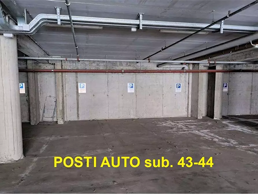 Immagine 1 di Posto auto in vendita  in Via Alberto Dominutti 6 a Verona