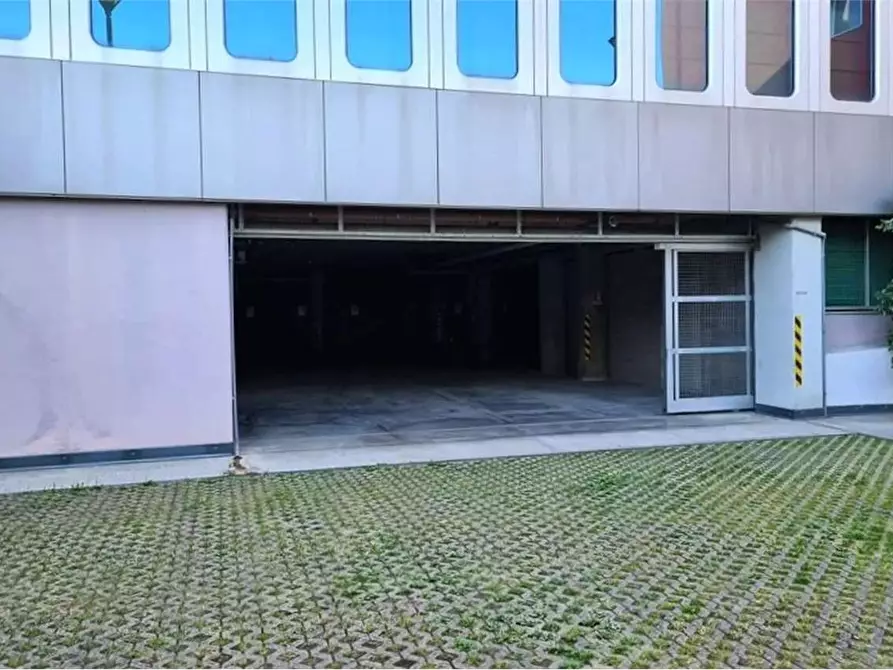 Immagine 7 di Posto auto in vendita  in Via Alberto Dominutti 6 a Verona