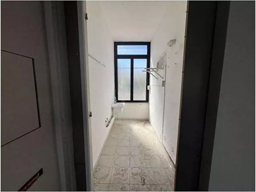 Immagine 8 di Negozio in vendita  in Via magellano 12/E a Negrar di Valpolicella