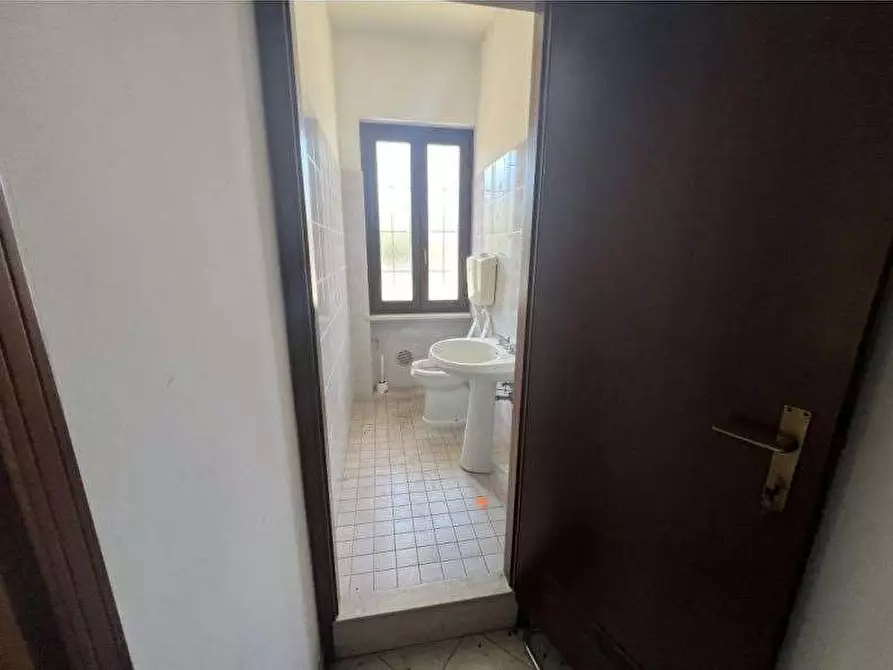 Immagine 6 di Negozio in vendita  in Via magellano 12/E a Negrar di Valpolicella