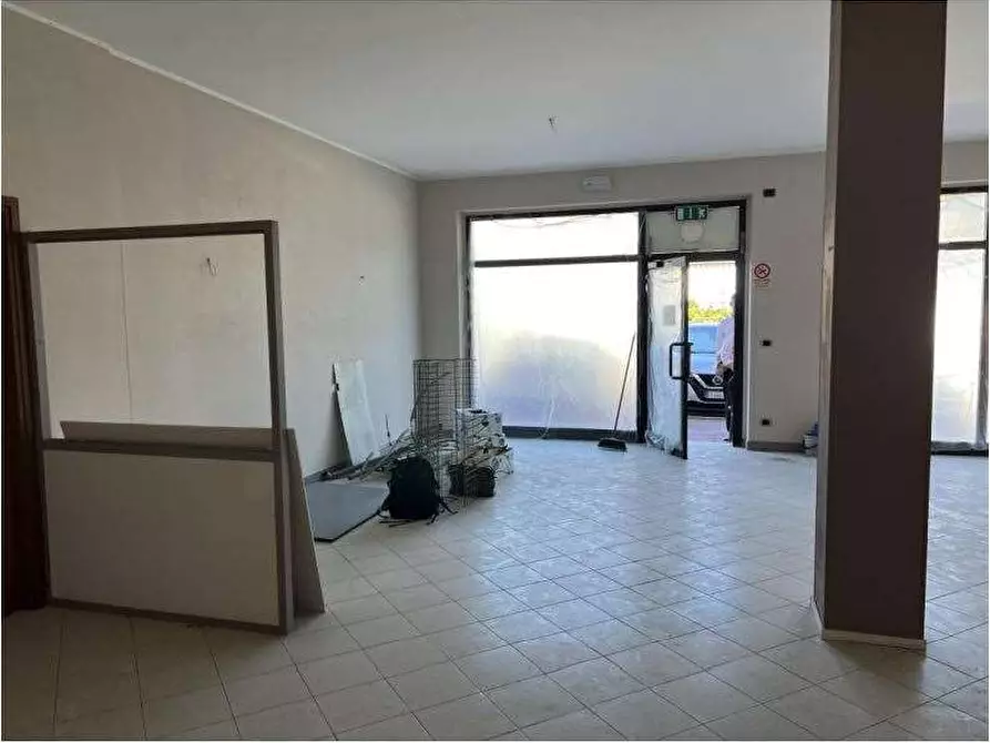 Immagine 5 di Negozio in vendita  in Via magellano 12/E a Negrar di Valpolicella