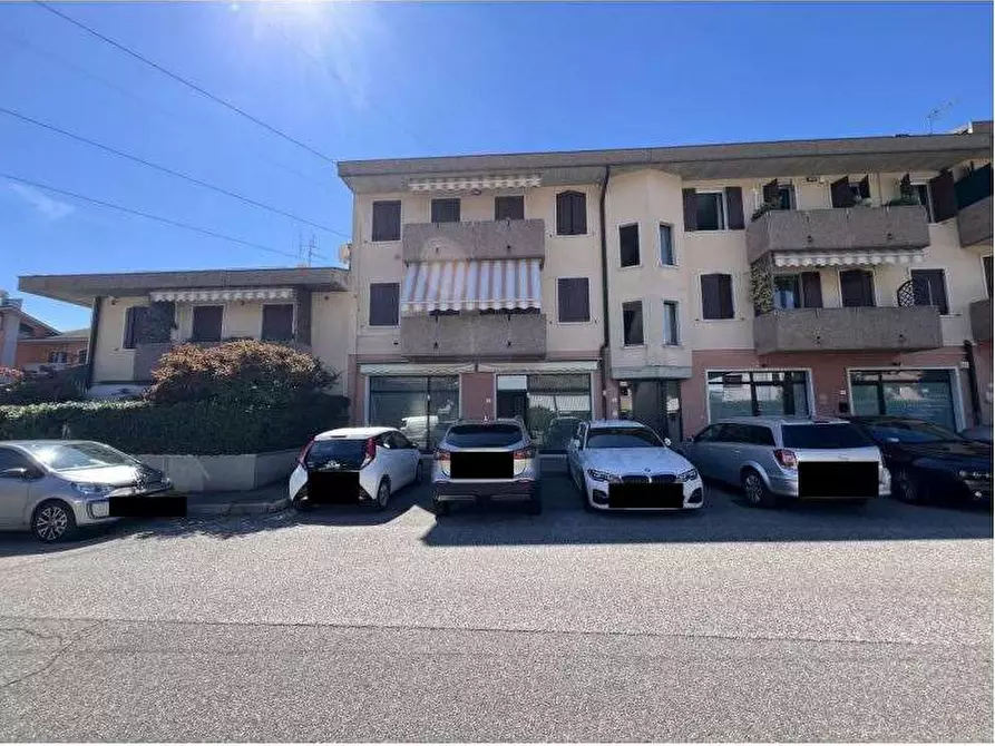 Immagine 2 di Negozio in vendita  in Via magellano 12/E a Negrar di Valpolicella