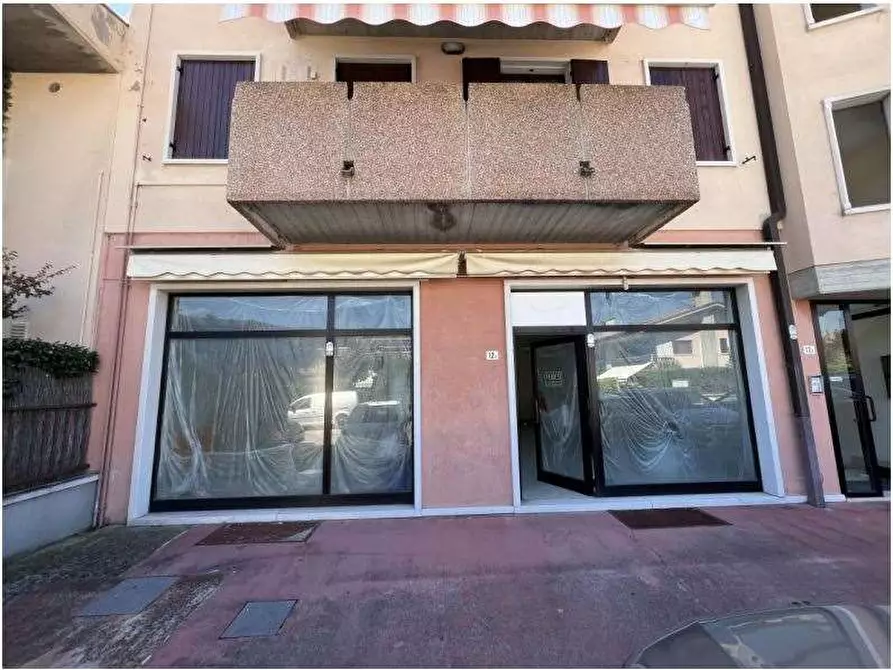 Immagine 1 di Negozio in vendita  in Via magellano 12/E a Negrar di Valpolicella