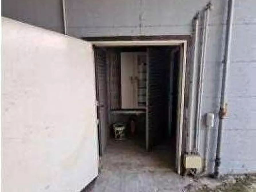 Immagine 19 di Negozio in vendita  in Via Saturno 33 a Zevio