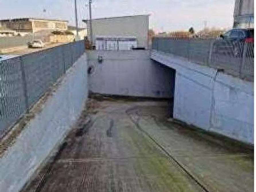 Immagine 15 di Negozio in vendita  in Via Saturno 33 a Zevio