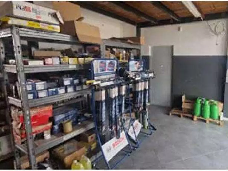 Immagine 13 di Negozio in vendita  in Via Saturno 33 a Zevio