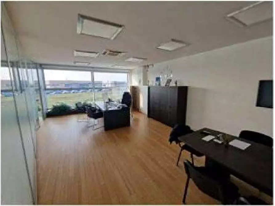 Immagine 11 di Negozio in vendita  in Via Saturno 33 a Zevio