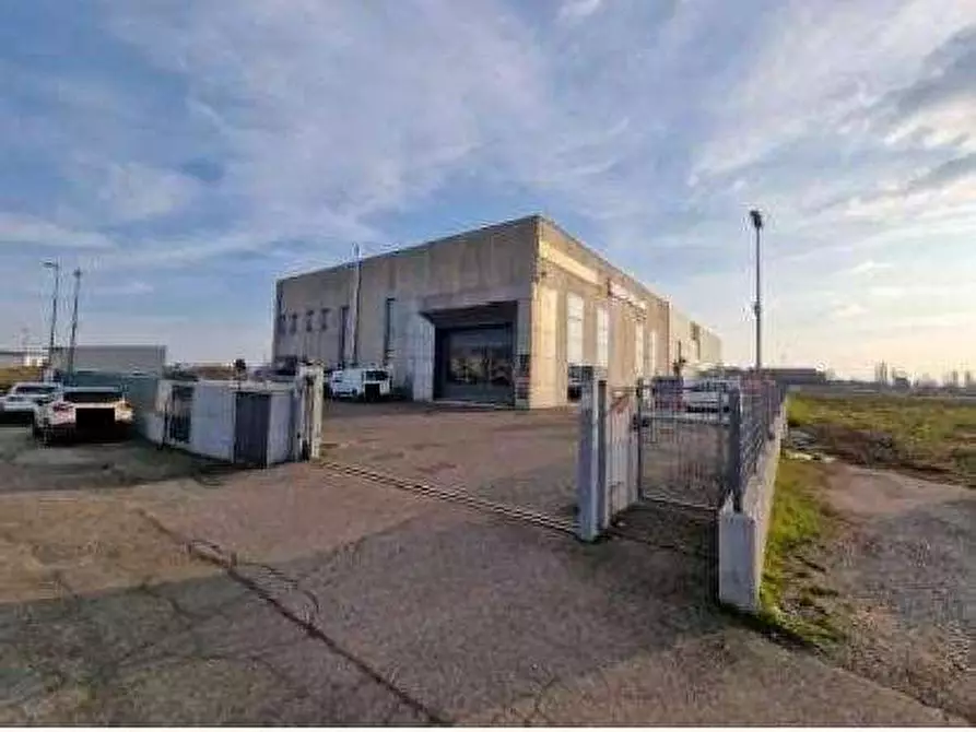 Immagine 5 di Negozio in vendita  in Via Saturno 33 a Zevio