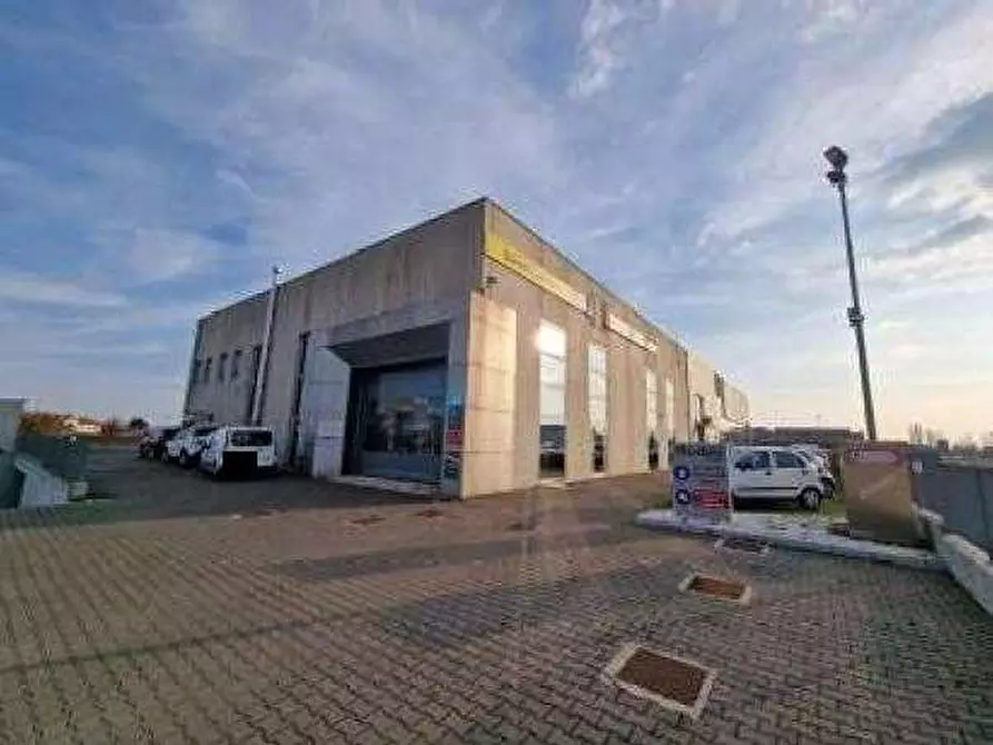 Immagine 3 di Negozio in vendita  in Via Saturno 33 a Zevio