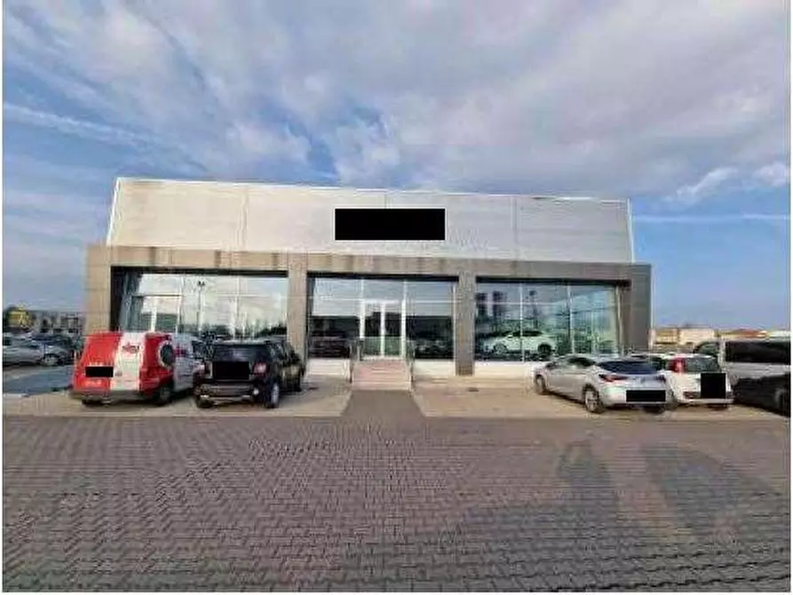 Immagine 2 di Negozio in vendita  in Via Saturno 33 a Zevio