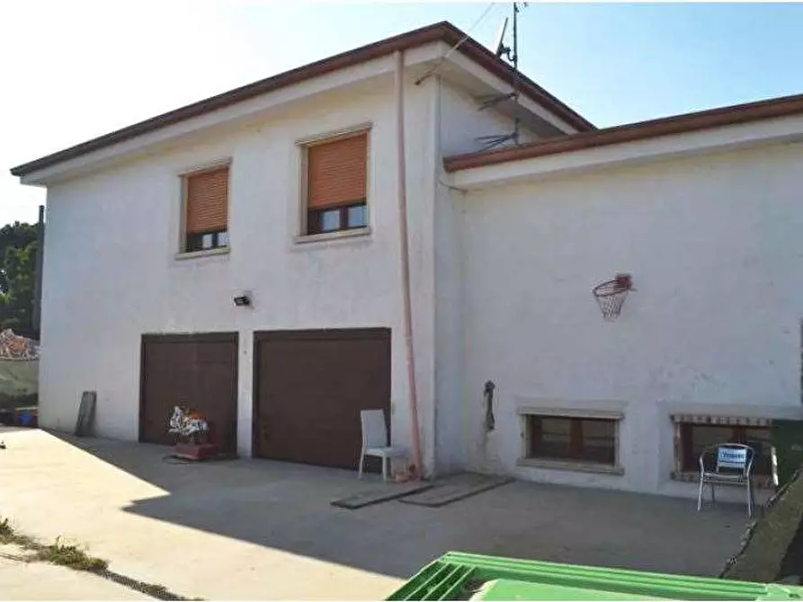 Immagine 2 di Villa in vendita  in Via Strà  71 a Veronella