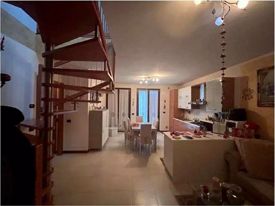 Immagine 5 di Appartamento in vendita  in Galileo Galieli 14 a Lavagno
