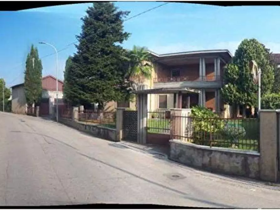 Immagine 1 di Stabile in vendita  in Via San Felice snc a Breganze