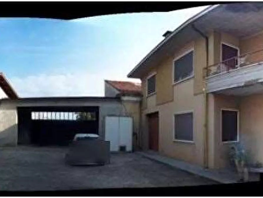 Immagine 3 di Stabile in vendita  in Via San Felice snc a Breganze