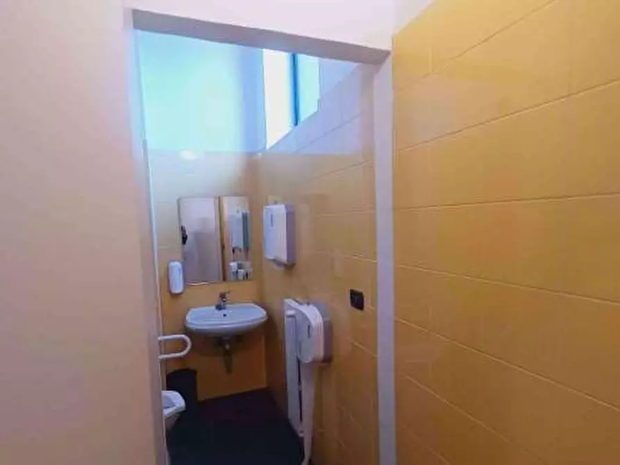 Immagine 20 di Negozio in vendita  in Via Luigi Galvani  7 a Verona