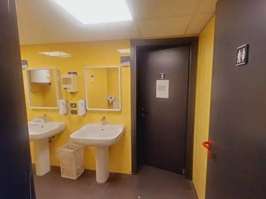 Immagine 27 di Negozio in vendita  in Via Luigi Galvani  7 a Verona