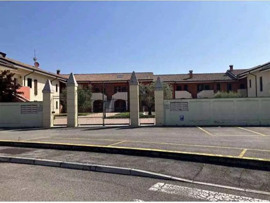 Immagine 11 di Appartamento in vendita  in Via Girelli 23 a Bussolengo