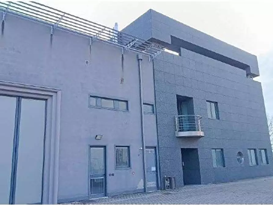 Immagine 2 di Magazzino in vendita  in Via Sacco 4 a Pescantina
