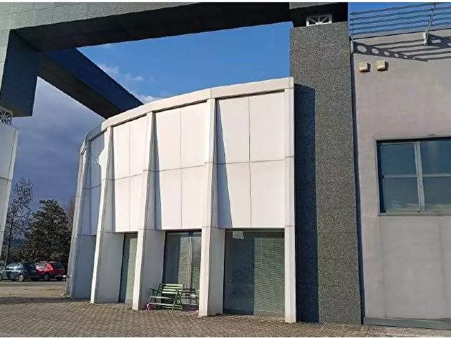 Immagine 9 di Magazzino in vendita  in Via Sacco 4 a Pescantina