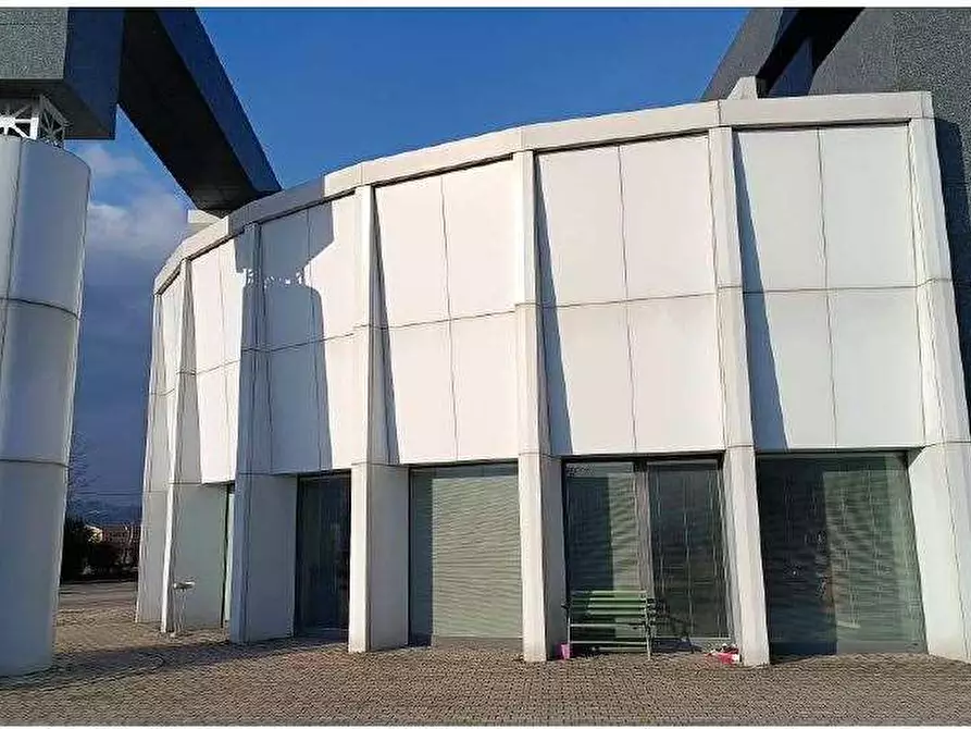 Immagine 10 di Magazzino in vendita  in Via Sacco 4 a Pescantina