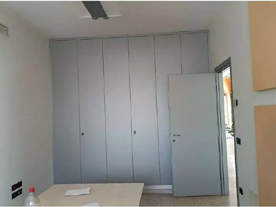 Immagine 25 di Magazzino in vendita  in Via Sacco 4 a Pescantina