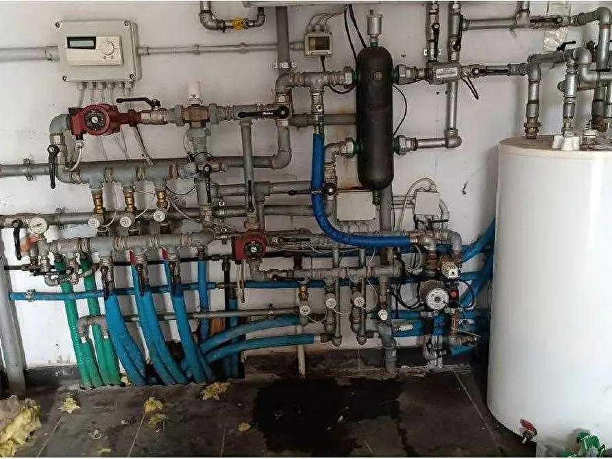 Immagine 38 di Magazzino in vendita  in Via Sacco 4 a Pescantina