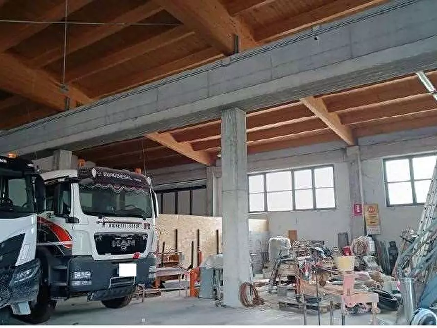 Immagine 53 di Magazzino in vendita  in Via Sacco 4 a Pescantina