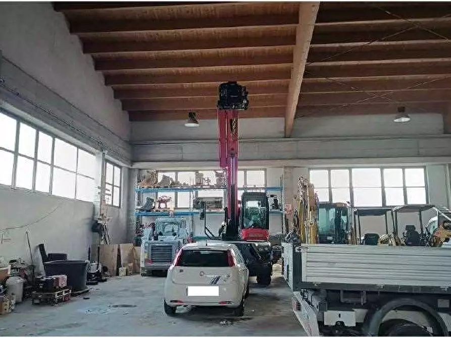 Immagine 56 di Magazzino in vendita  in Via Sacco 4 a Pescantina
