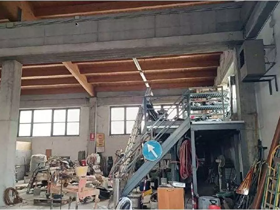 Immagine 57 di Magazzino in vendita  in Via Sacco 4 a Pescantina