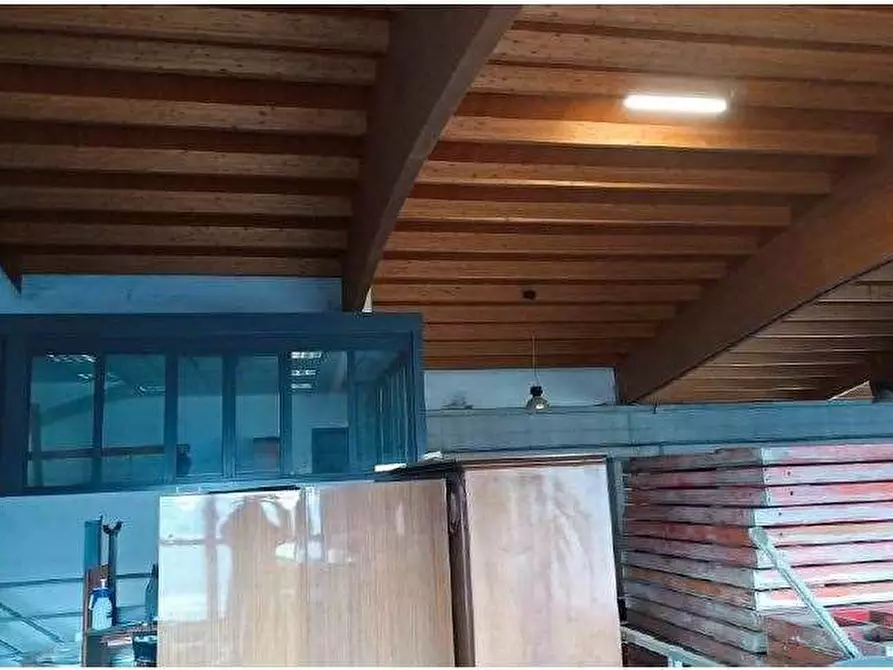 Immagine 67 di Magazzino in vendita  in Via Sacco 4 a Pescantina