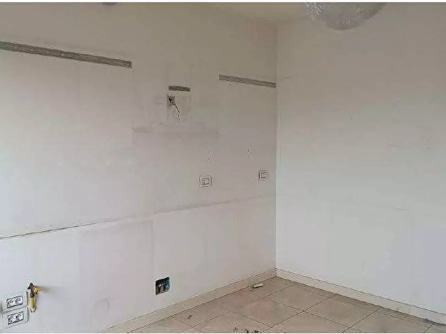 Immagine 89 di Magazzino in vendita  in Via Sacco 4 a Pescantina