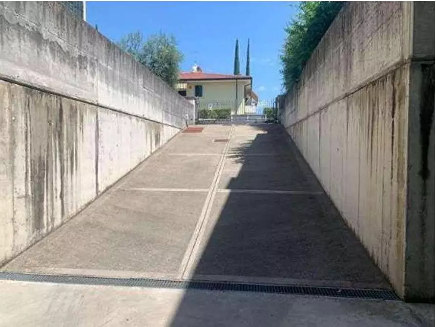 Immagine 17 di Appartamento in vendita  in Via Rissette 16 a Lazise