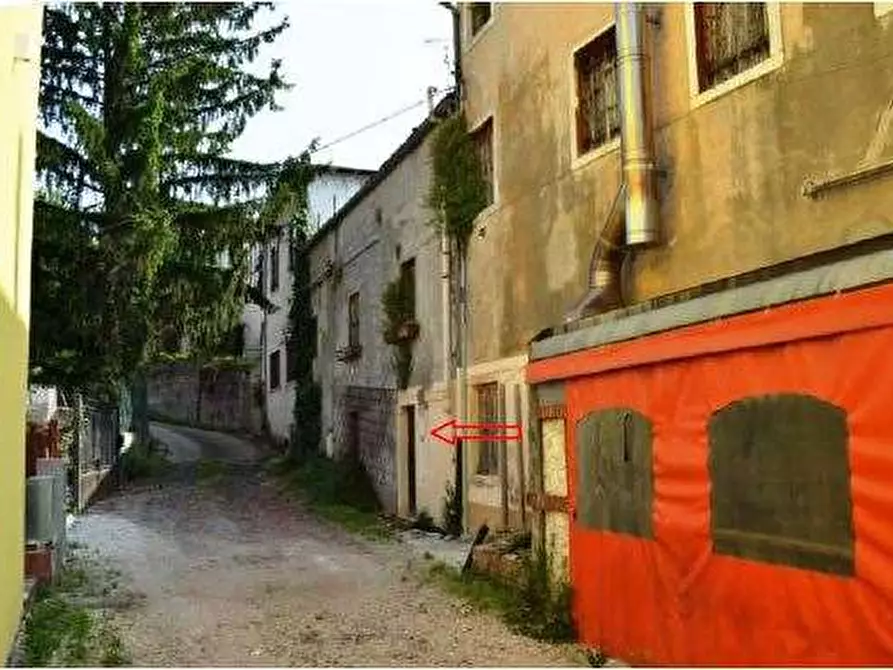 Immagine 10 di Negozio in vendita  in Via Roma 77 a Roncà