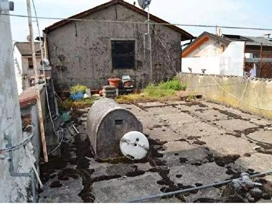 Immagine 32 di Negozio in vendita  in Via Roma 77 a Roncà