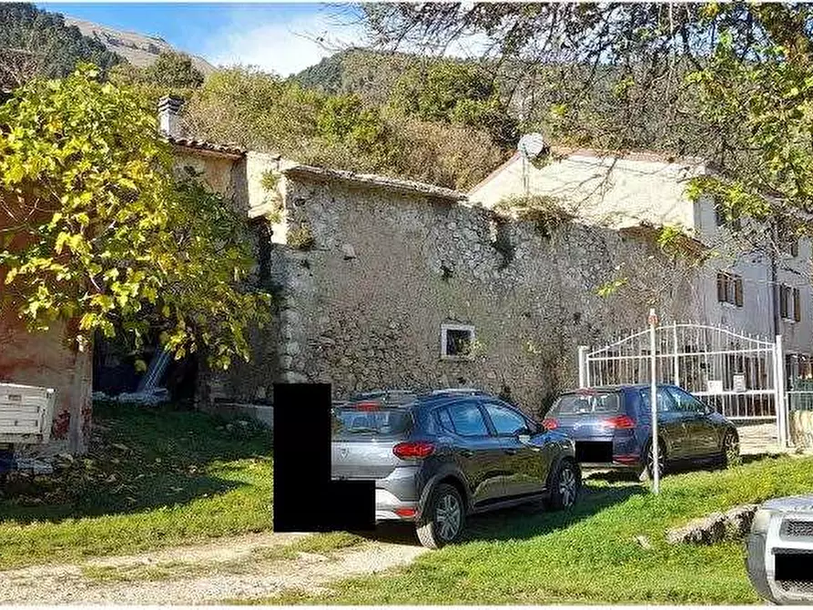 Immagine 1 di Porzione di casa in vendita  in Località Moie a Caprino Veronese