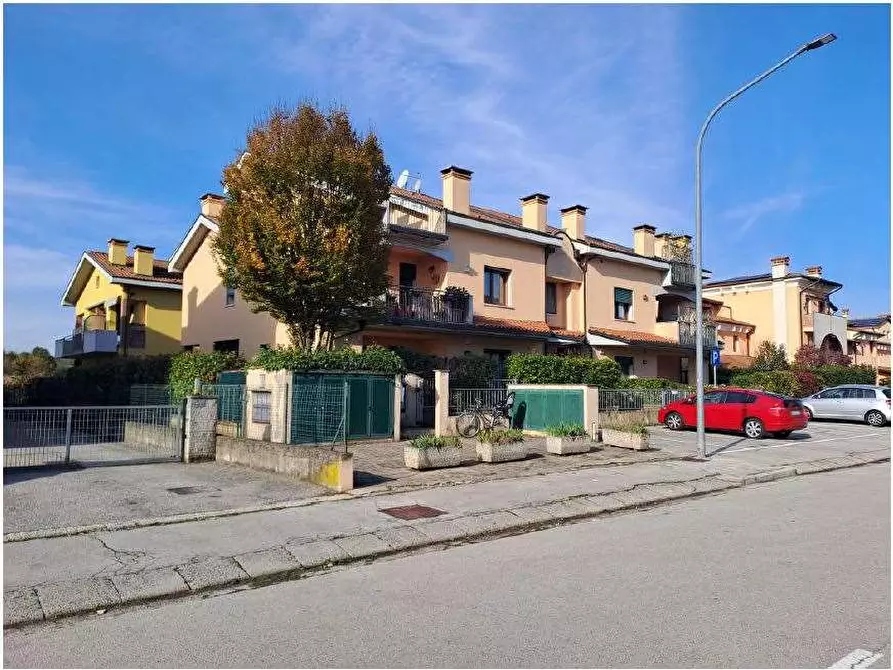 Immagine 1 di Appartamento in vendita  in Via Bortolo Eugenio Fina 103 a Vicenza