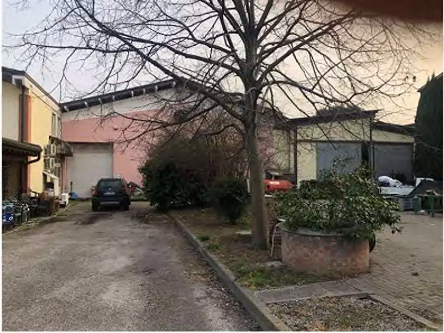 Immagine 8 di Rustico / casale in vendita  in Via Barbarago 9 a Sona