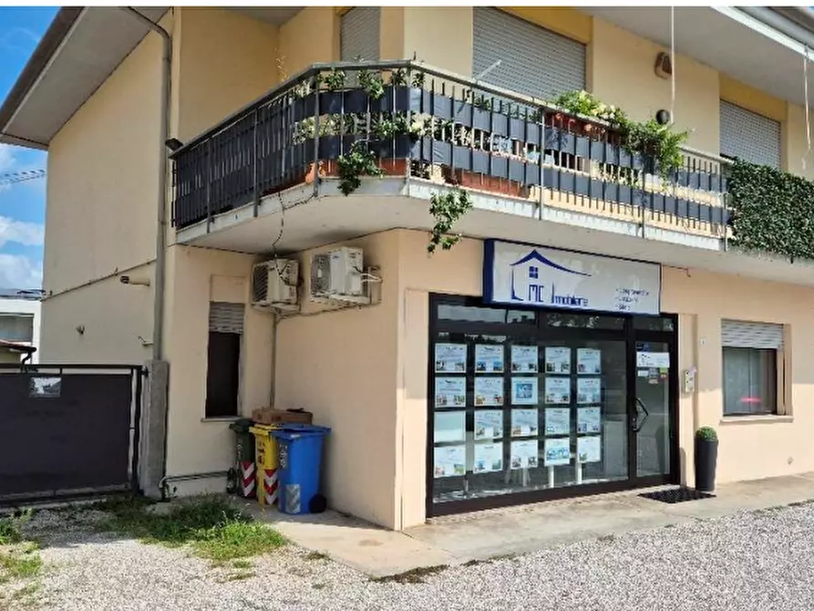 Immagine 2 di Ufficio in vendita  in Piazza San Pio X  1 a Casier