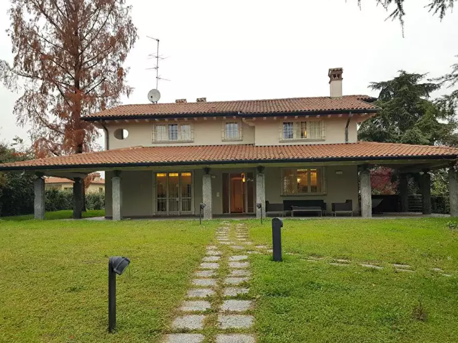 Immagine 1 di Villa in vendita  in Via Fenili Belasi Chiesa a Capriano Del Colle