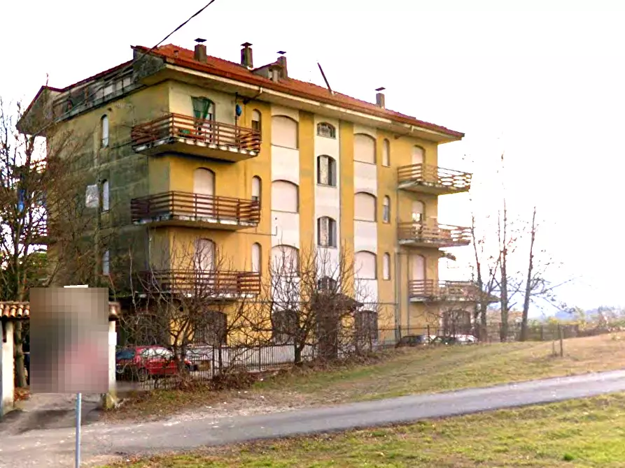 Immagine 1 di Stabile in vendita  in Via Roma a Cerrina