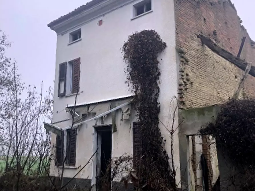 Immagine 1 di Porzione di casa in vendita  in via Alessandria a Sale