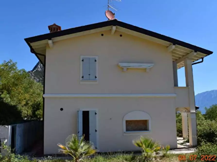 Immagine 1 di Villa in vendita  in Via Donatello a Toscolano-Maderno