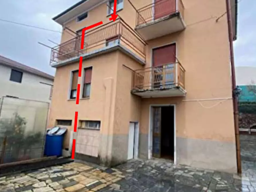 Immagine 1 di Appartamento in vendita  in Via F.lli Manzoni  a Almenno San Bartolomeo