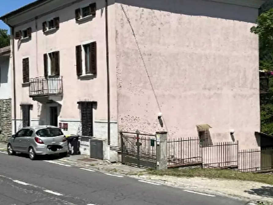 Immagine 1 di Appartamento in vendita  in Via dell'Appennino a Vernio