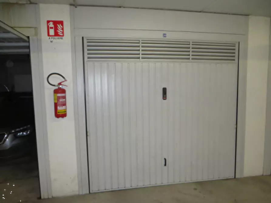 Immagine 1 di Garage in vendita  in Via Riviera Giacomo Matteotti  a Badia Polesine