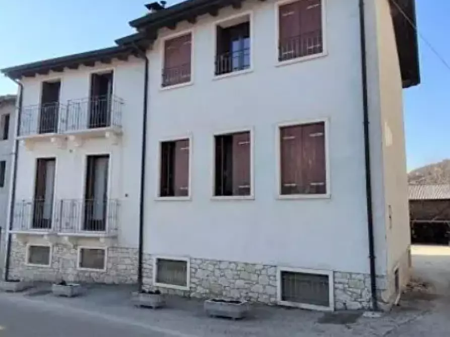 Immagine 1 di Porzione di casa in vendita  in via Zenari a Chiampo