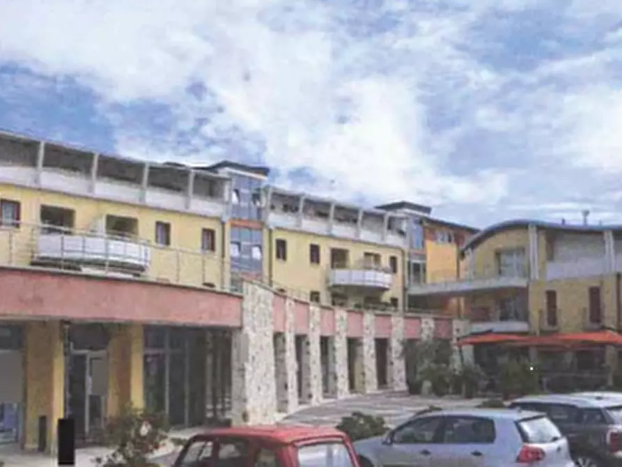 Negozio in vendita in Piazza degli Alpini a Borso Del Grappa