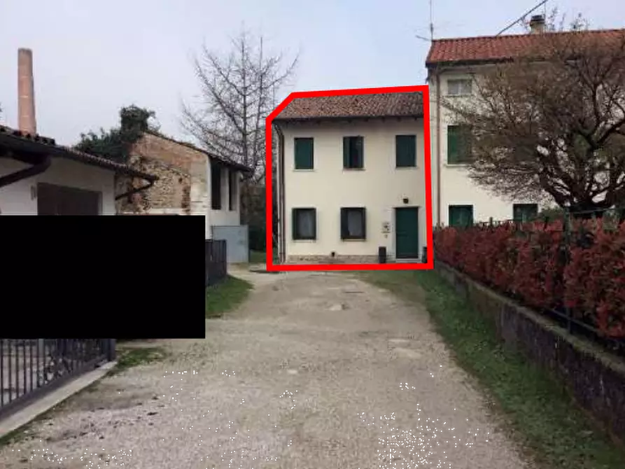 Immagine 1 di Porzione di casa in vendita  in Via Roma  a Rossano Veneto